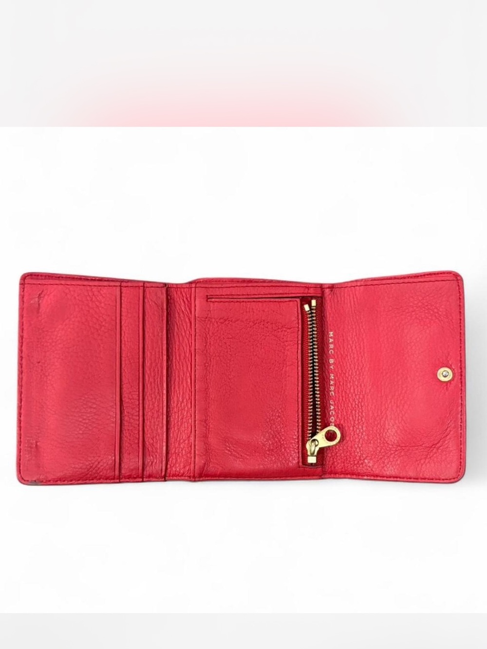 Marc by Marc Jacobs Red Leather Trifold Wallet with Gold Plaque - Picture 5 of 6